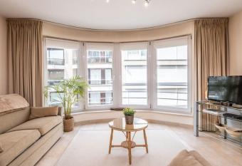 Top studio Knokke bij zeedijk! allows 18 year olds to book a room