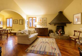 La Dimora di Amedeo has Balcony rooms