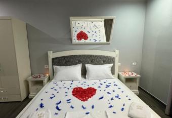 Imperium Hotel has rooms with a private hot tub