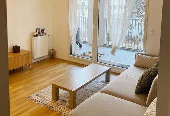 Moderne Cosy Appartement has Balcony rooms