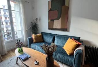 Charme et confort    10 minutes du centre de Paris allows 18 year olds to book a room