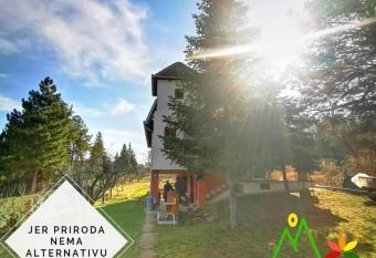 Vila Gorocvet has rooms with a private hot tub