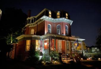 Oscar's Inn allows 18 year olds to book a room