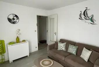 Appartement    300 m de la mer has Balcony rooms