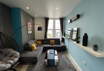 Modern Sea View Apartment allows 18 year olds to book a room