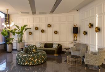 Hotel Las Tres Campanas has rooms with a private hot tub