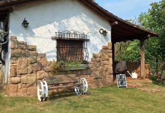 La Caba  a ideal para la desconexi  n has Smoking/Balcony rooms