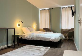 Cocon Urbain allows 18 year olds to book a room