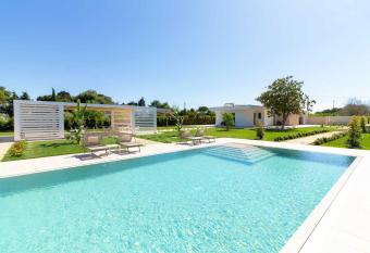 Sound Garden Charming Rooms has Balcony rooms