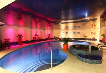 Best Western Heronston Hotel & Spa allows 18 year olds to book a room