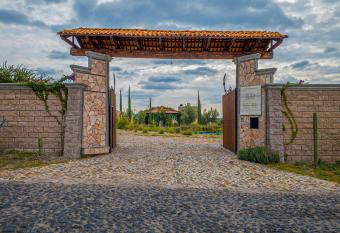 Rancho Santa Sof  a has Balcony rooms