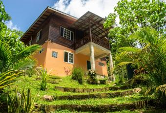 Off-grid Zen Forest Den has Balcony rooms