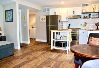 Somers Sunset Suite - Daylight Basement Apartment on Water Fowl Pond has Balcony rooms