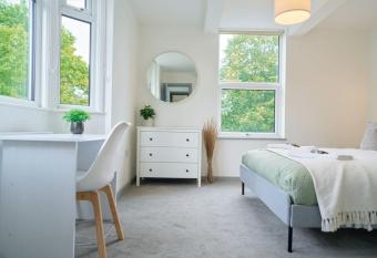 York City Central Riverside Apartment has Balcony rooms