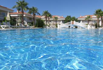 Sadev Turizm Belek Family Villas has rooms with a private hot tub