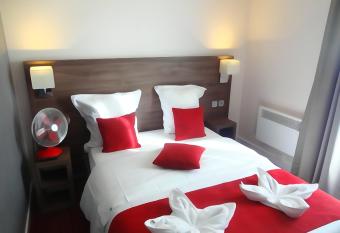 Hotel la Perle Montparnasse allows 18 year olds to book a room