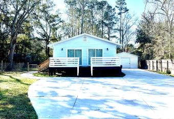 Ocean Springs Cottage 2 Bedroom 2 Bath has Balcony rooms