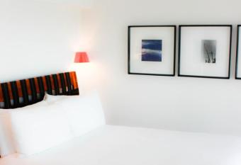 Casa Morada allows 18 year olds to book a room