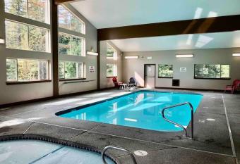 (null) has rooms with a private hot tub