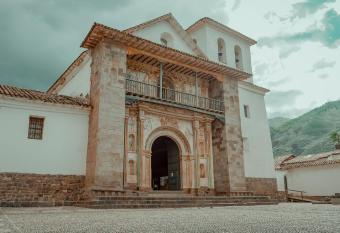 Andahuaylillas Quedate Aqui has Balcony rooms