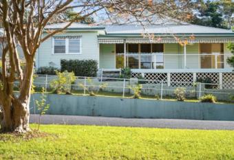 Coffs Pit Stop - 1 Bedroom CBD allows 18 year olds to book a room