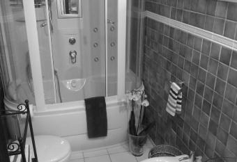 Le Radici has rooms with a private hot tub