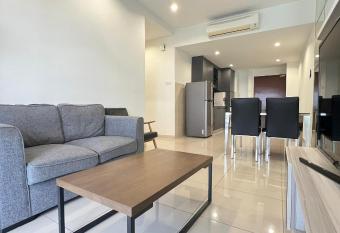 Encorp Marina ,Bathtub 2BR/6 pax has rooms with a private hot tub