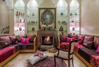 Riad Des Nations allows 18 year olds to book a room
