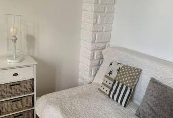 Studio Chartres gare et Colis  e allows 18 year olds to book a room