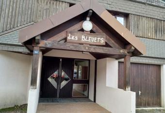 Grand studio    l or  e du bois en chartreuse has Balcony rooms