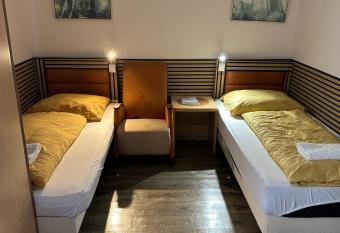 Cesar s Apartment has Balcony rooms