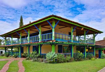 Finca Hotel El Sendero del Quind  o allows 18 year olds to book a room