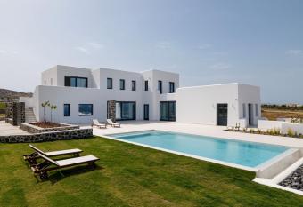 SANTORINI VINERY HOUSE allows 18 year olds to book a room