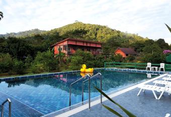 Khao Sok Country Resort has Balcony rooms