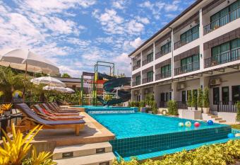 Aonang Viva Resort - SHA Plus has rooms with a private hot tub