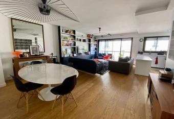 Luxury appartment 10 mn from Champs-Elys  es has Balcony rooms