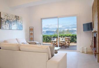 Sa Marina Beach House has Balcony rooms