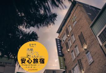 Kiwi Express Hotel-Taichung Station II allows 18 year olds to book a room