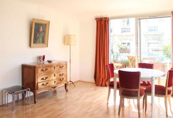 Duplex near St Lazare has Balcony rooms