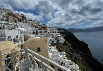 VITAMIN STUDIO allows 18 year olds to book a room