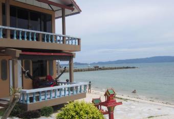 Charung Beach has Balcony rooms
