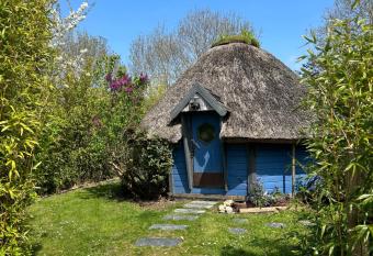 Aux murmures de la nature allows 18 year olds to book a room