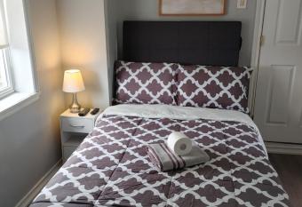 32 jean economic room 1.6 allows 18 year olds to book a room