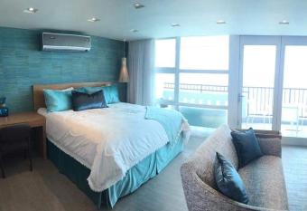 Enchanted 17 Jewel Beachfront Luquillo -Pool has Balcony rooms