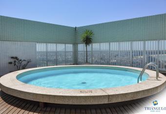 Tri  ngulo Apart Hotel allows 18 year olds to book a room