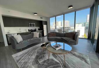 2BR, 2 Baths Lux Downtown Apt Heart of Austin with Amazing Views, Pool, & Gym has rooms with a private hot tub
