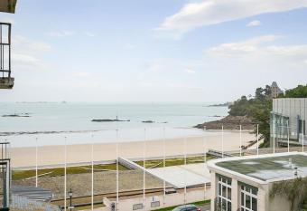 Appartement cosy 4 personnes vue mer DINARD centre has Balcony rooms
