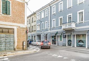 La Perla Rooms has Balcony rooms