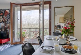 Stunning Flat with Balcony - Boulogne / Paris 16 has Balcony rooms
