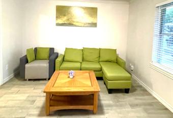 Room near downtown Dallas4 allows 18 year olds to book a room